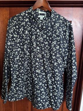 L.L. Bean Women's Wrinkle-Free Long-Sleeve Navy Blue with Floral Pattern
